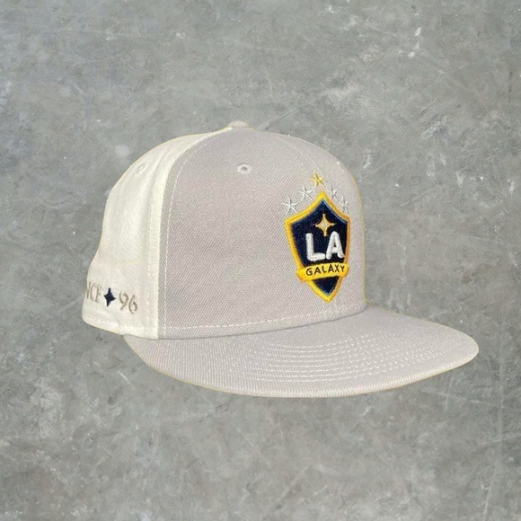 ☀️ New Era LA Galaxy 9Fifty Snap Back Hat Gray/White OSFA MLS Soccer - Picture 1 of 9